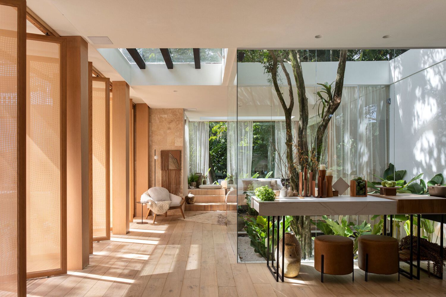 Residência de alto padrão integrada ao verde, projeto Senses House / UP3 Arquitetura