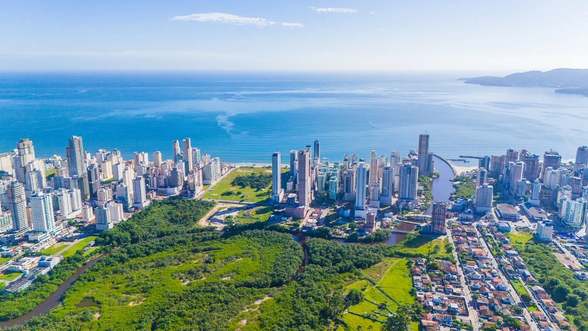 ‘Altamente atrativa’: cidade de SC lidera valorização de imóveis no Brasil