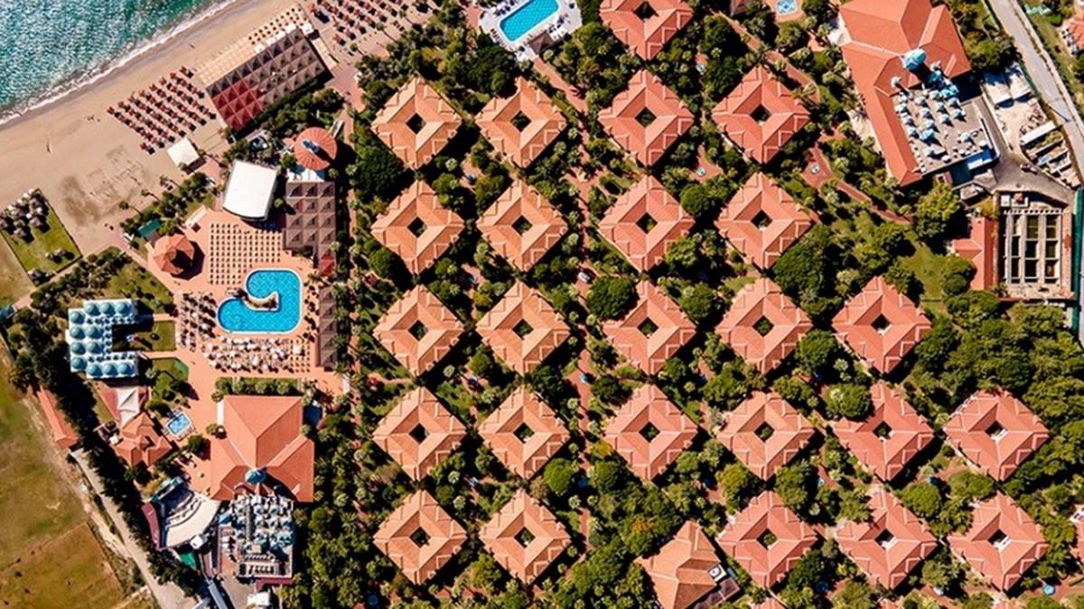 Considerando as unidades habitacionais, o número saltou de 42.569 para 44.027, na comparação de 2025 com 2026, um crescimento de 3,4%