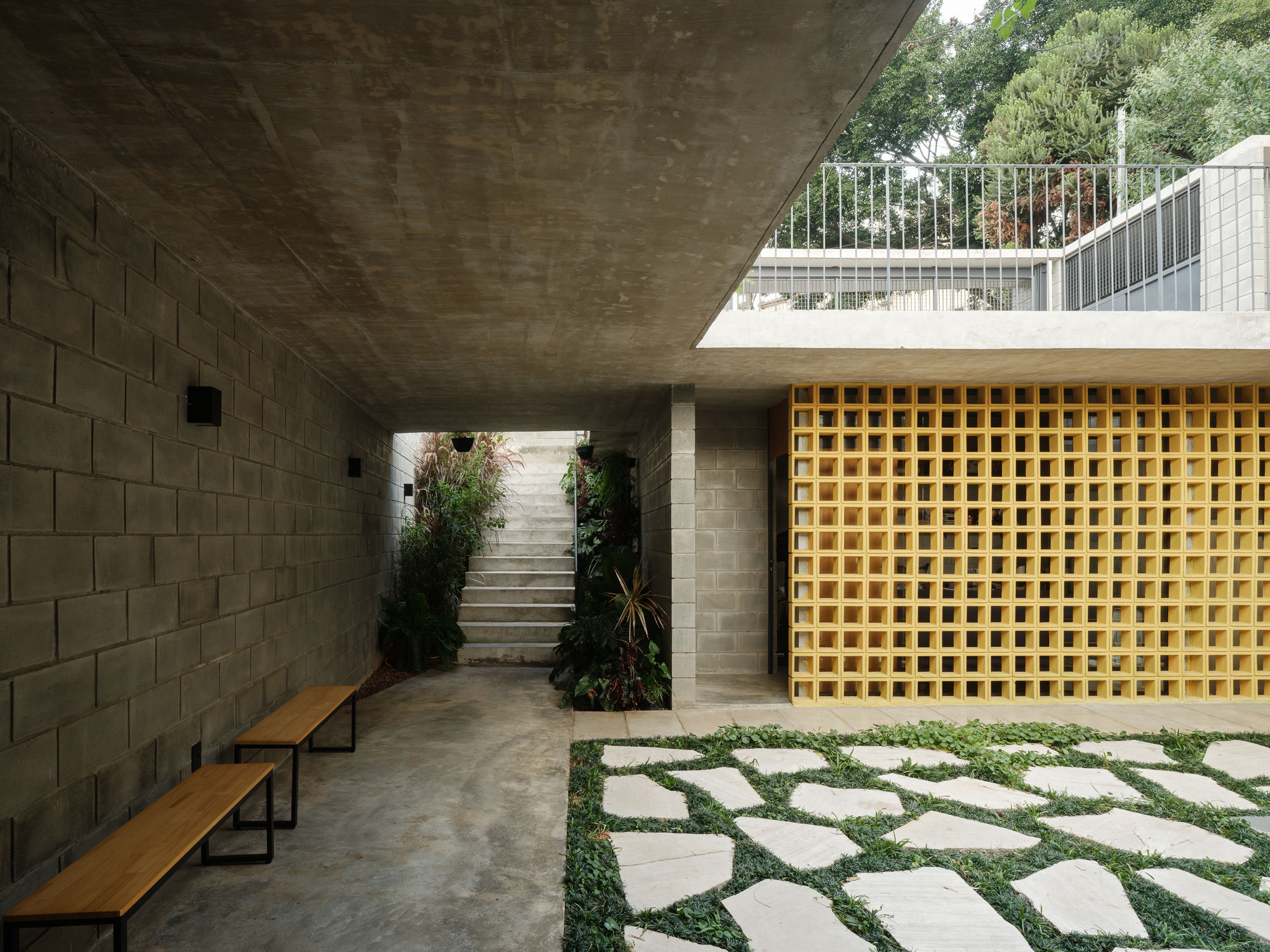 Casa Camboriu by Terra e Tuma Arquitetos: a residential typology reflecting the rise of premium real estate on the Santa Catarina coast.